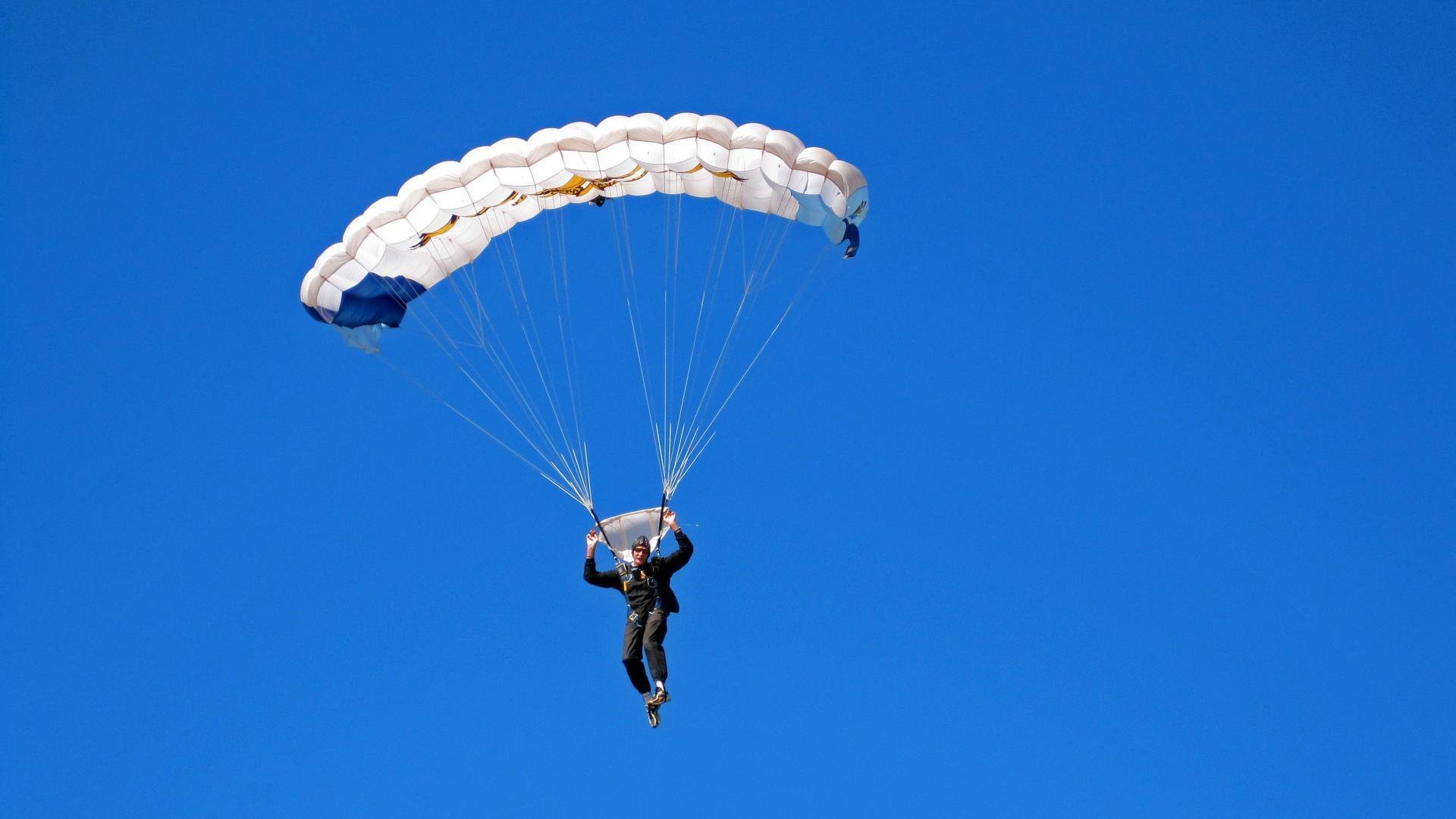 世界纵坡登高跑赛 超高层建筑竞速刷新爬楼纪录